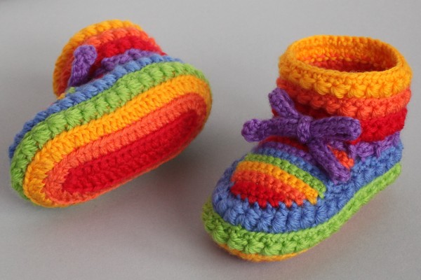 Free Daisy Stitch Booties Pattern