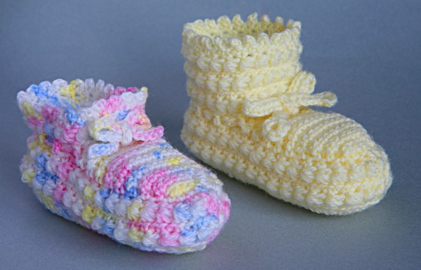 Free Daisy Stitch Booties Pattern ⋆ Free Baby Crochet
