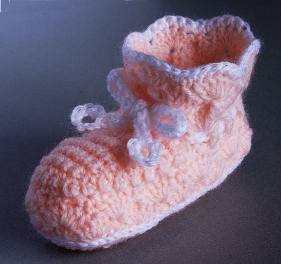 Free Vintage Styled Shell Stitch Bootees Crochet Pattern